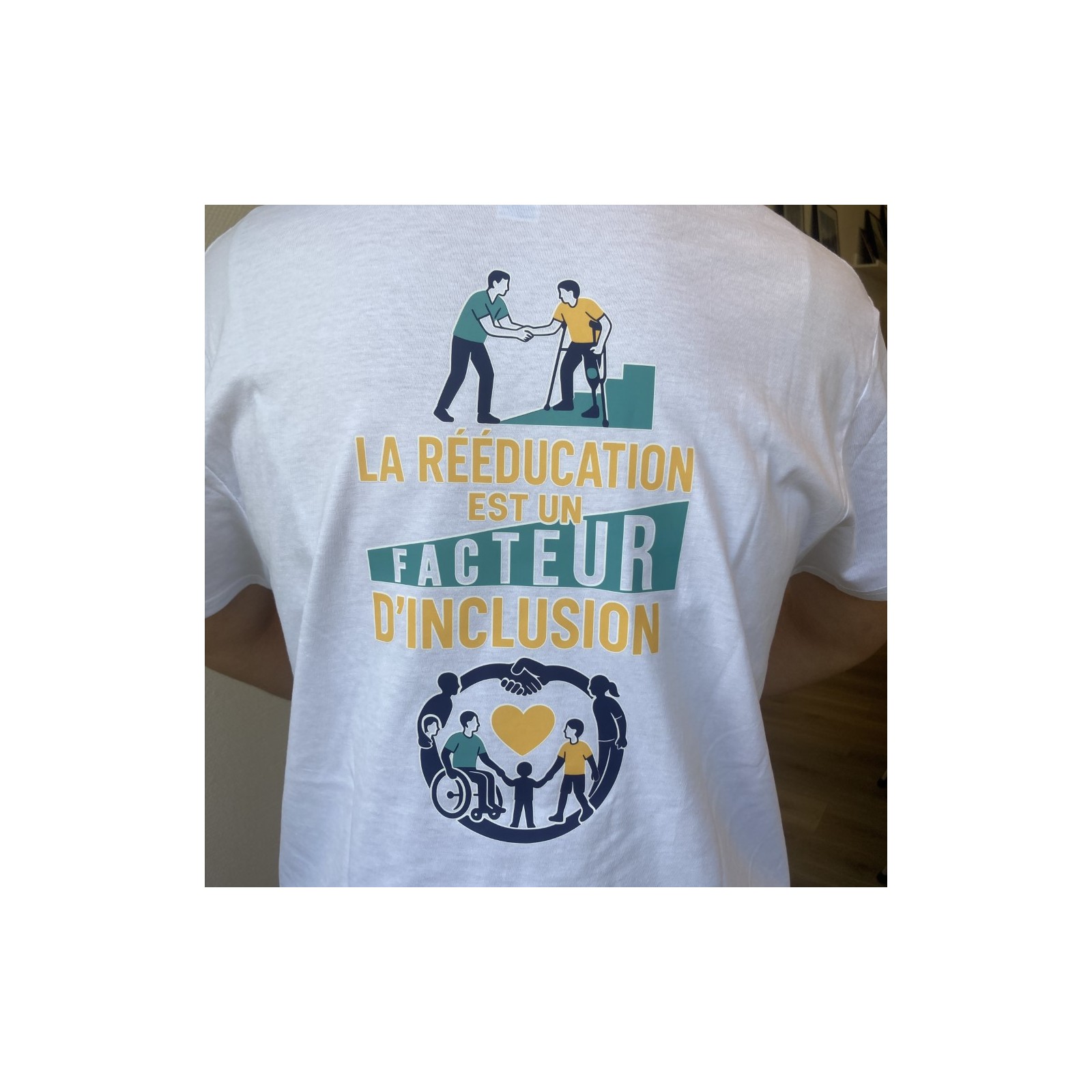 Tee-shirt Homme coton blanc, marquage dos : La rééducation est un facteur d'inclusion.